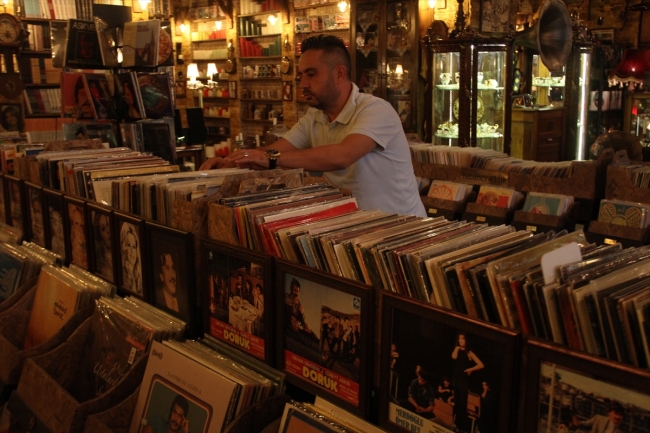 "Gramofhan"da kuşaklar arası bağ kuruyor